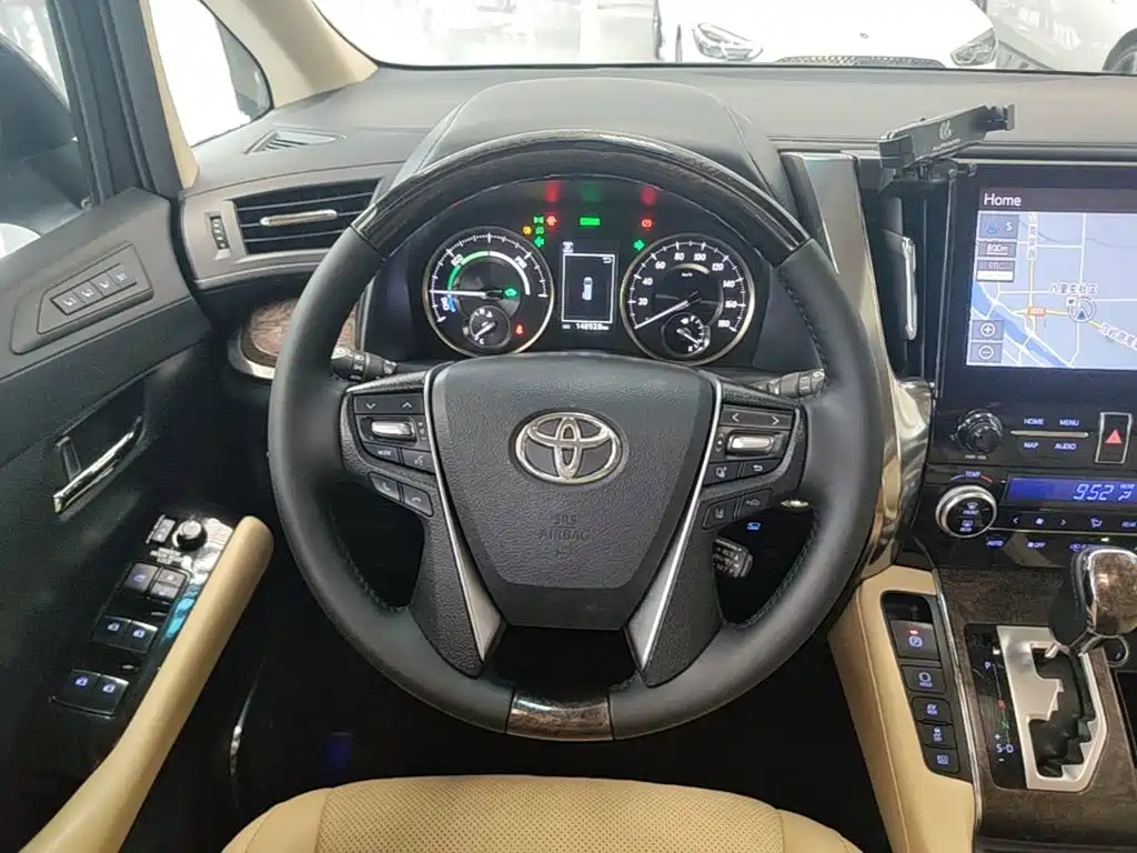 Toyota Vellfire — миниатюра 11