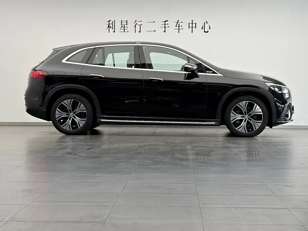 Mercedes-Benz EQE SUV — миниатюра 7