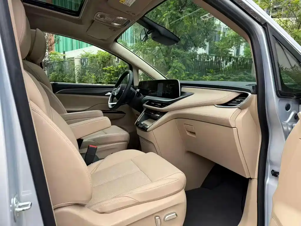 Buick GL8 Hybrid — миниатюра 6