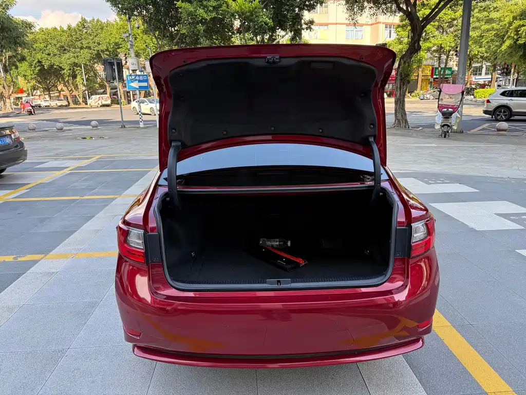Lexus ES — миниатюра 6