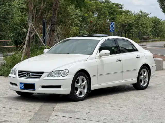 Toyota Reiz