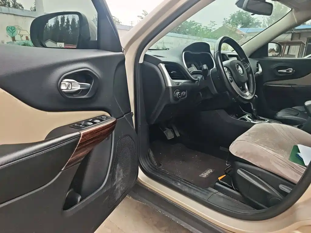 Jeep Cherokee — миниатюра 12