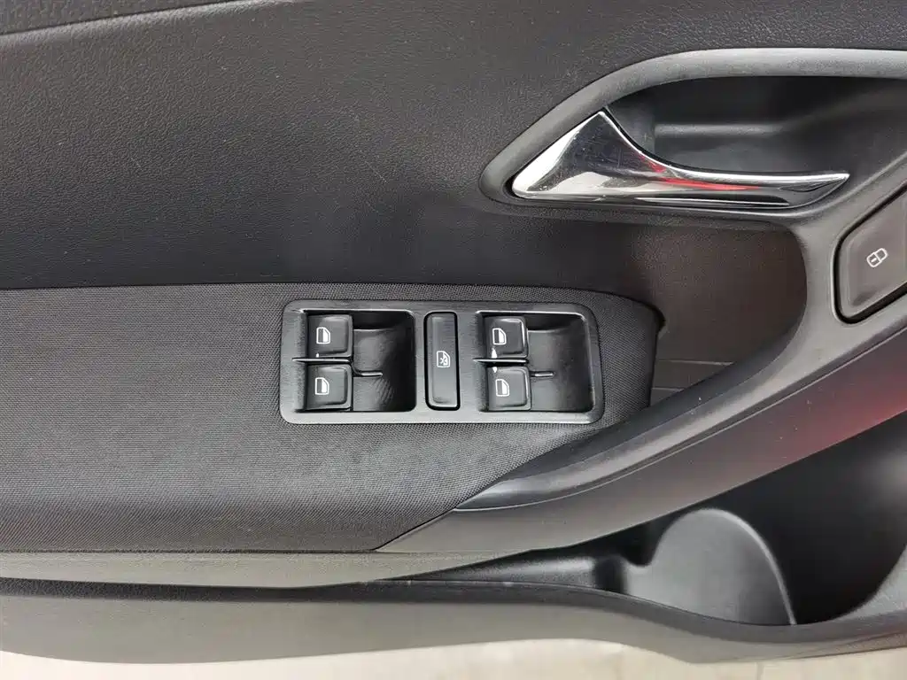 Volkswagen Polo 2014 1.4L MT