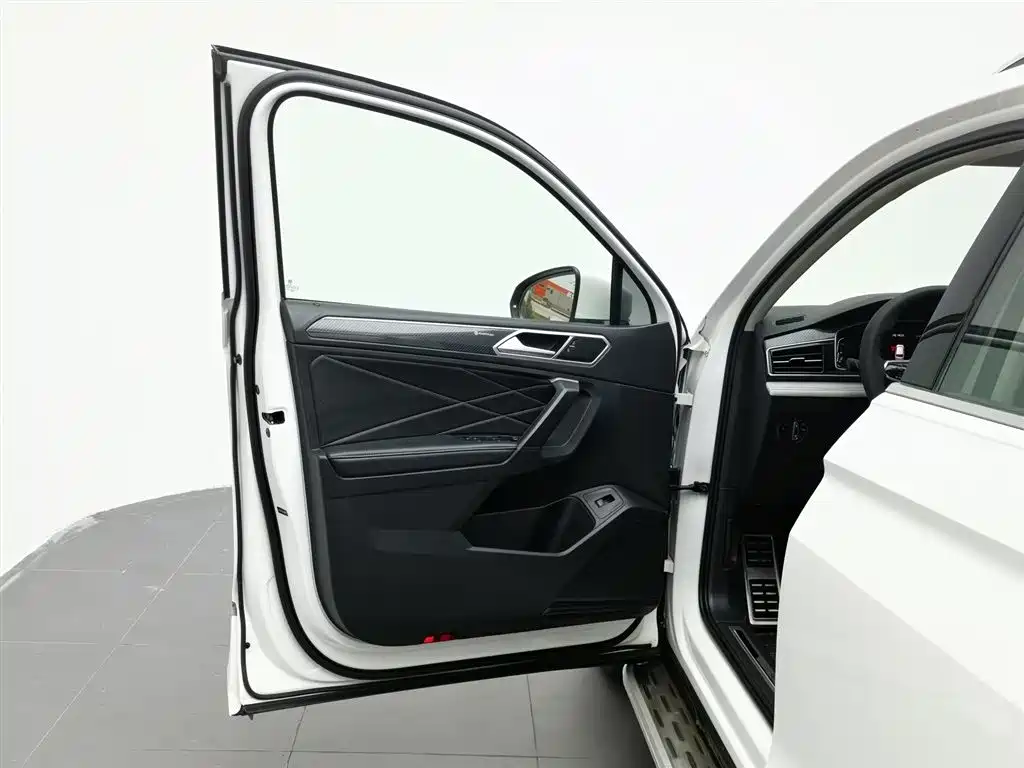 Volkswagen Tiguan L L 2022 330TSI AT R-Line