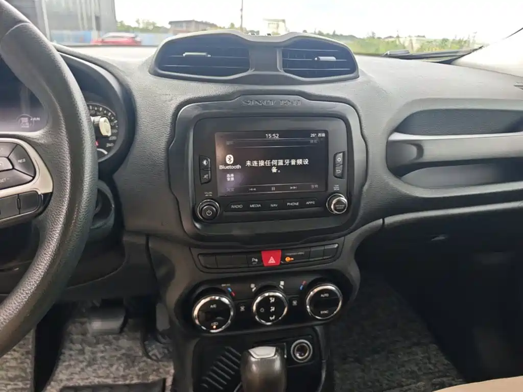Jeep Renegade — миниатюра 13