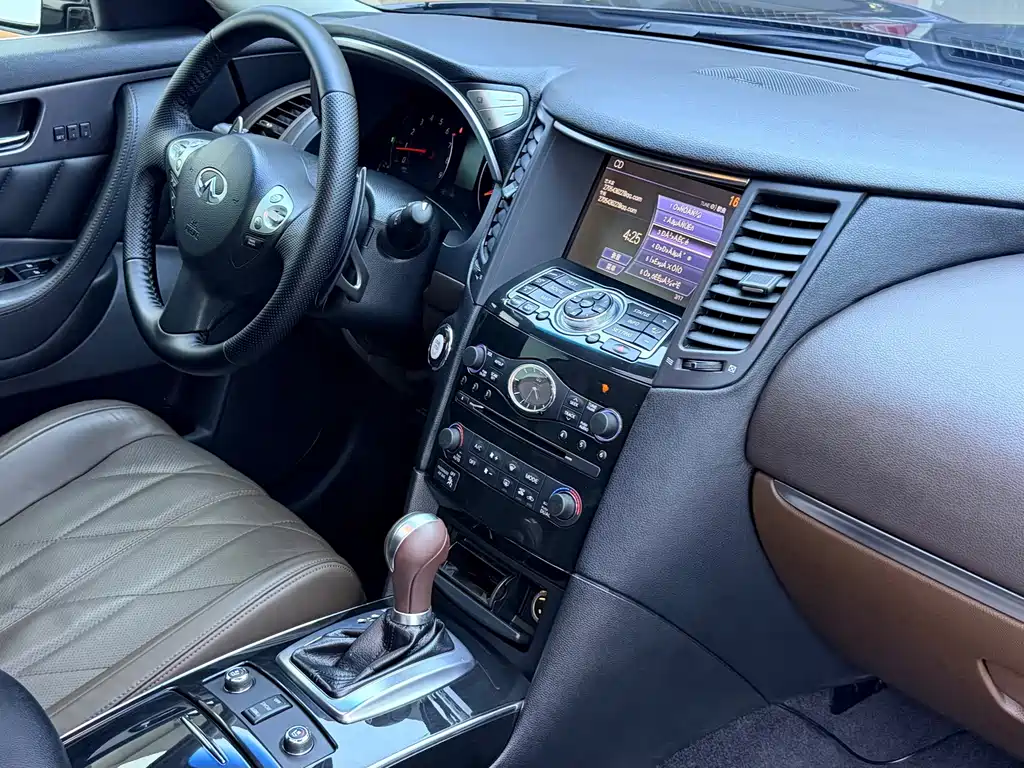 Infiniti FX — миниатюра 11