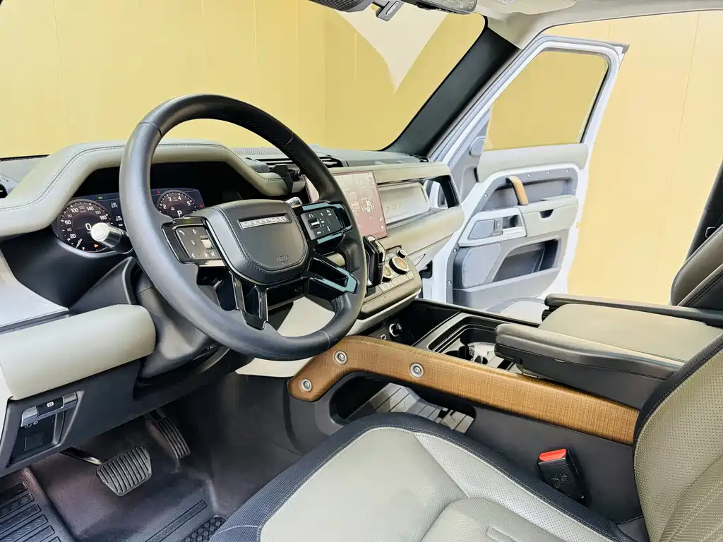 Land Rover Defender — миниатюра 4