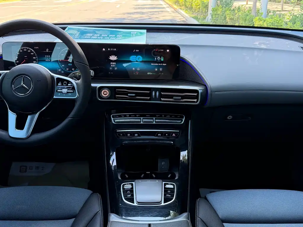 Mercedes-Benz EQC — миниатюра 9