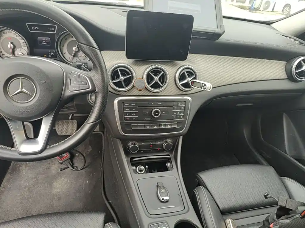 Mercedes-Benz GLA — миниатюра 10
