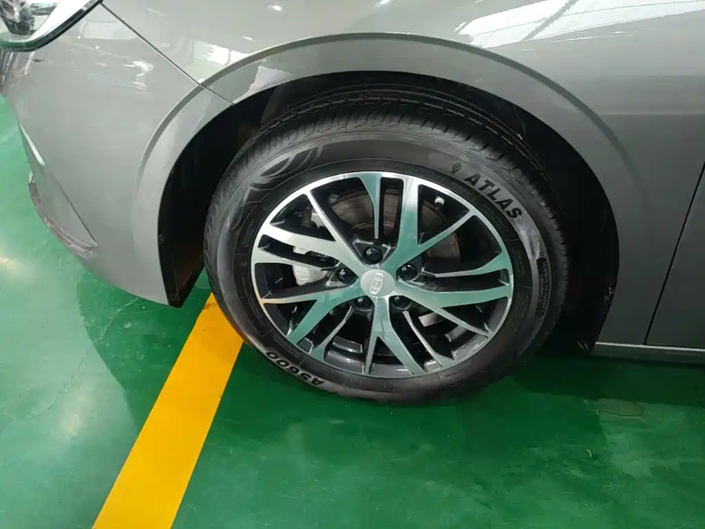 Geely Emgrand — миниатюра 23