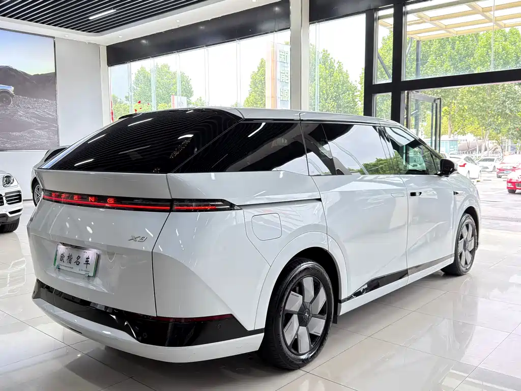 XPeng X9 — миниатюра 7