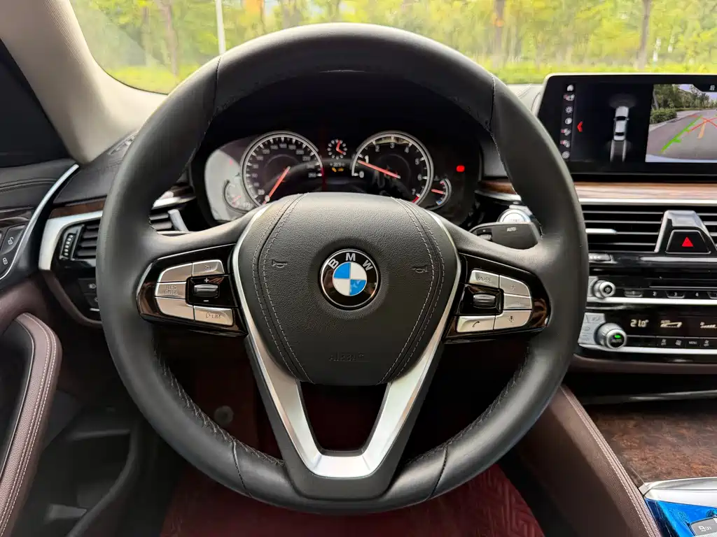 BMW 5 Series — миниатюра 15