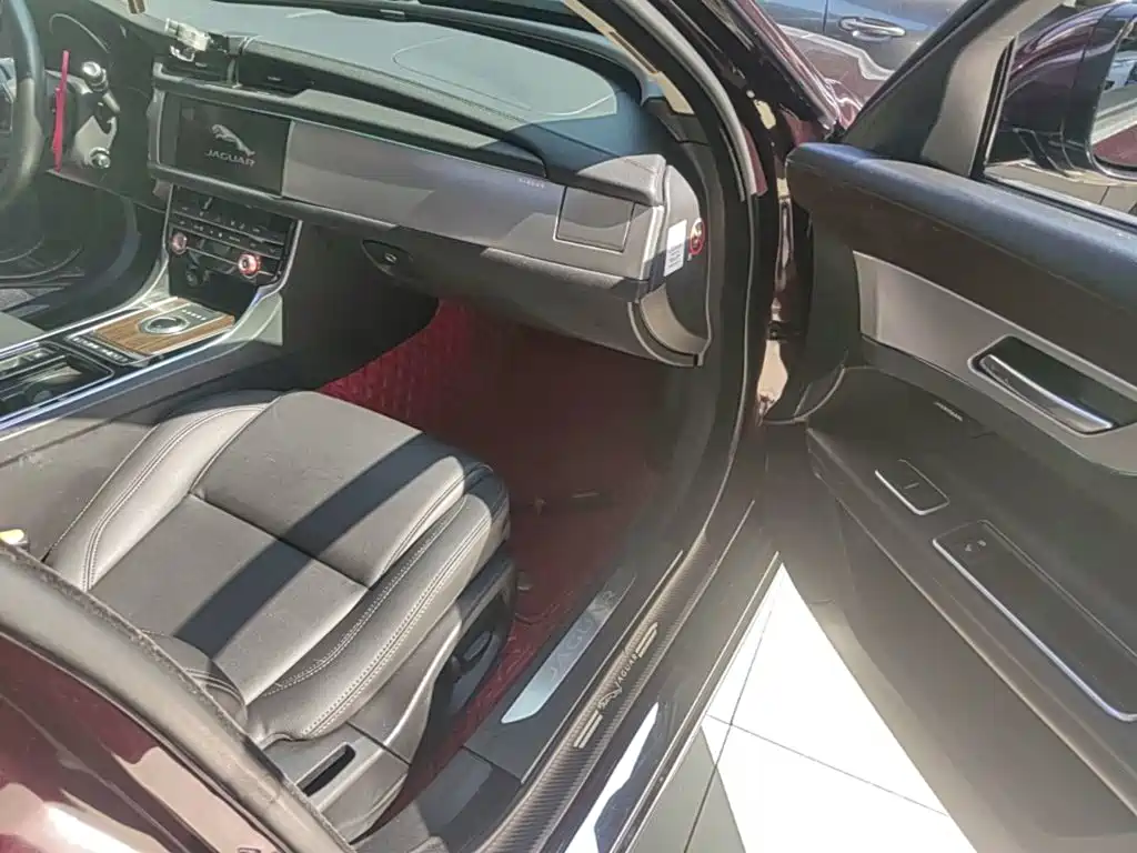 Jaguar XFL — миниатюра 9