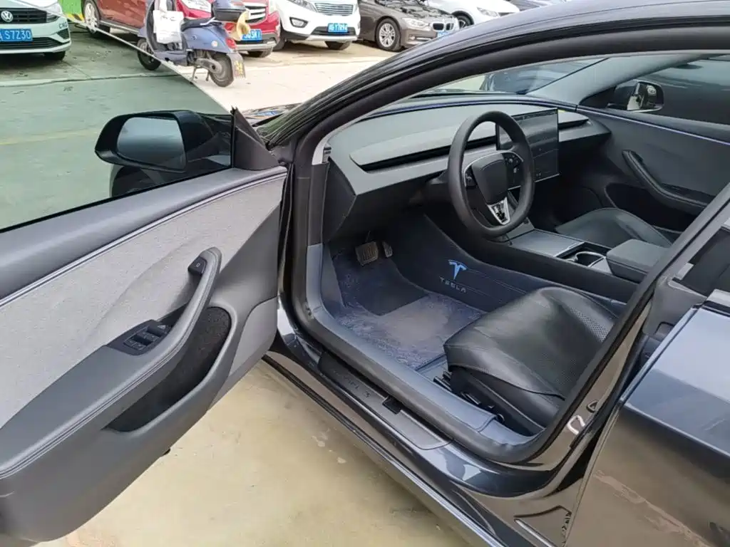 Tesla Model 3 — миниатюра 16