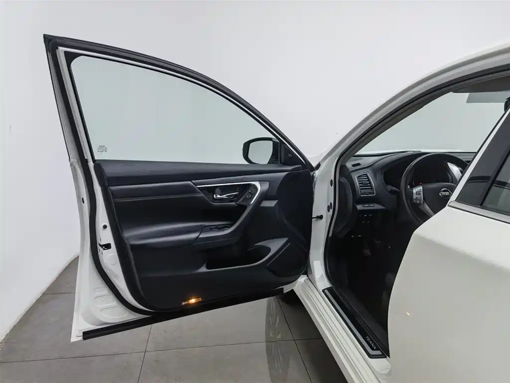 Nissan Altima 2016 2.0L XL-Upper