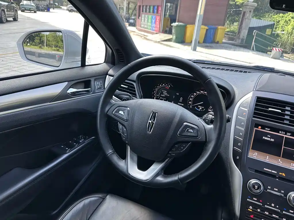 Lincoln MKC — миниатюра 12