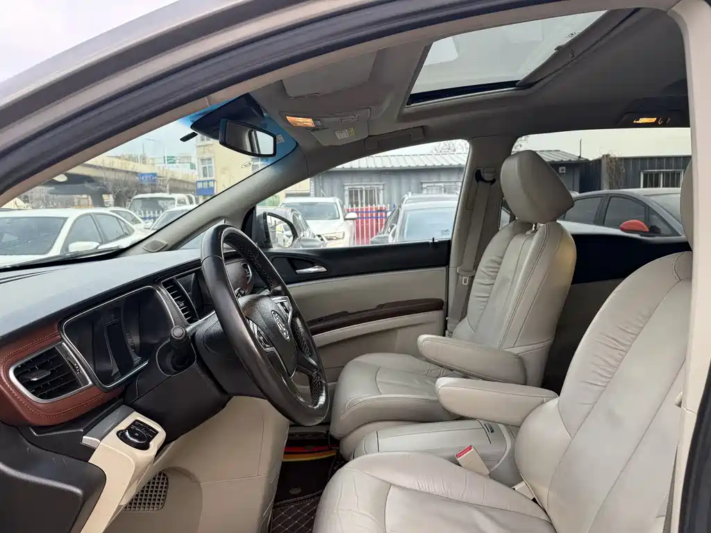 Buick GL8 2017 25S Luxury V
