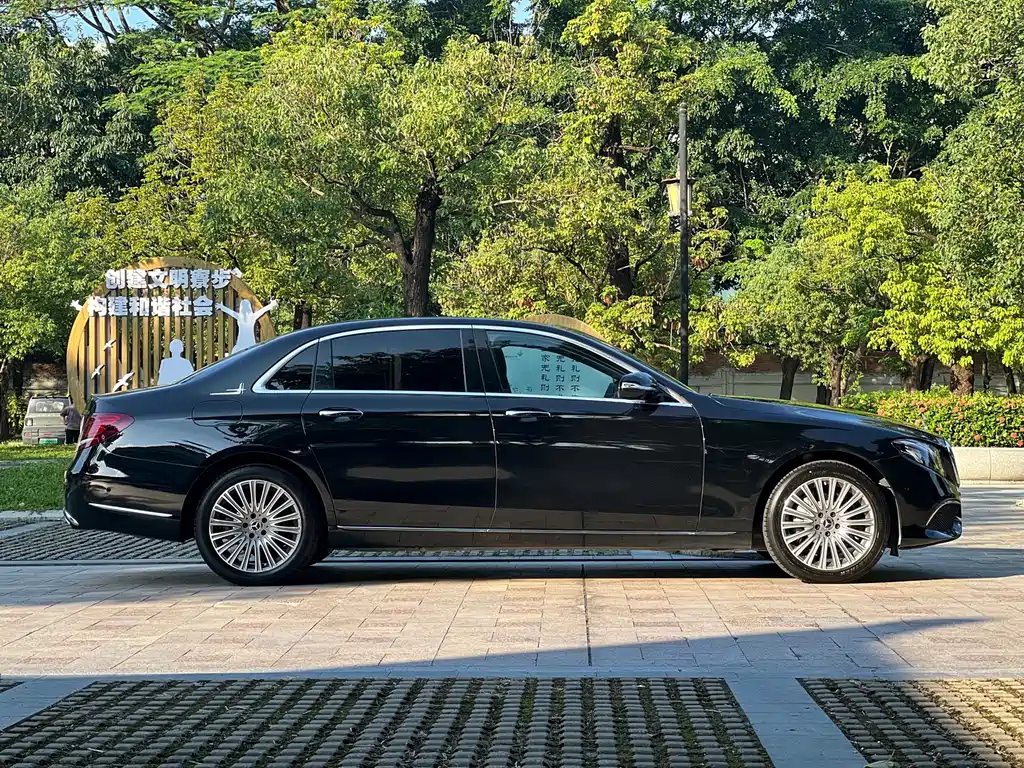Mercedes-Benz E-Class — миниатюра 7
