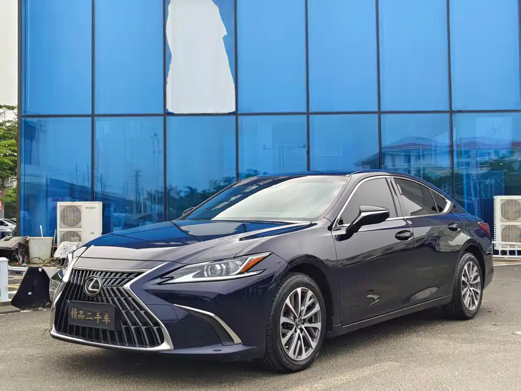 Lexus ES 2022