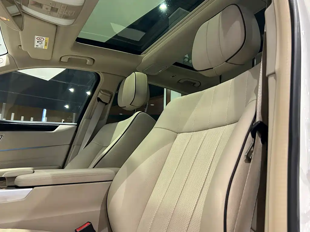 Mercedes-Benz E-Class — миниатюра 10