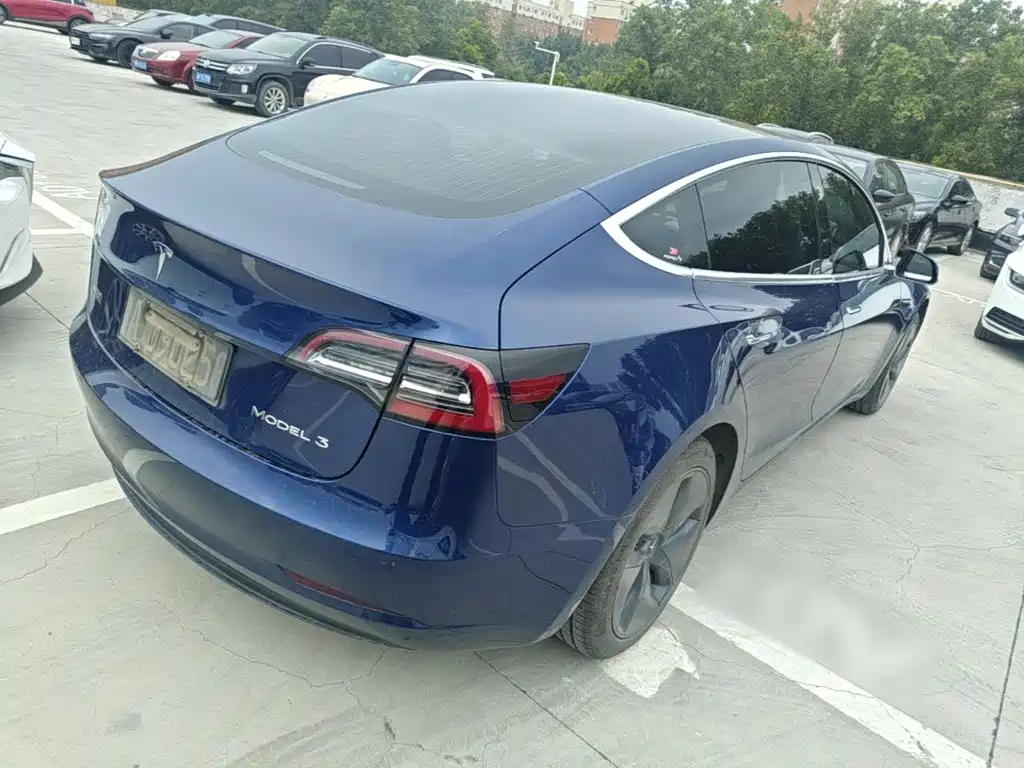 Tesla Model 3 — миниатюра 7