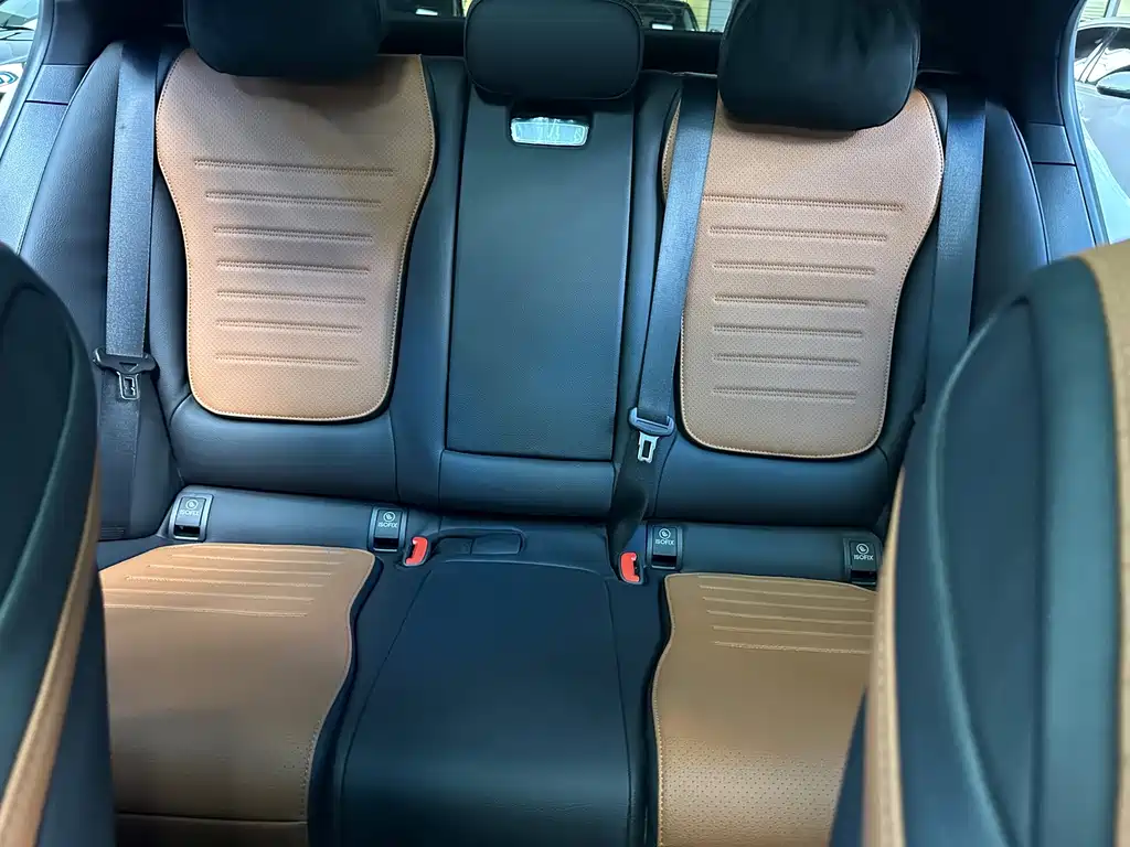 Mercedes-Benz C-Class — миниатюра 12