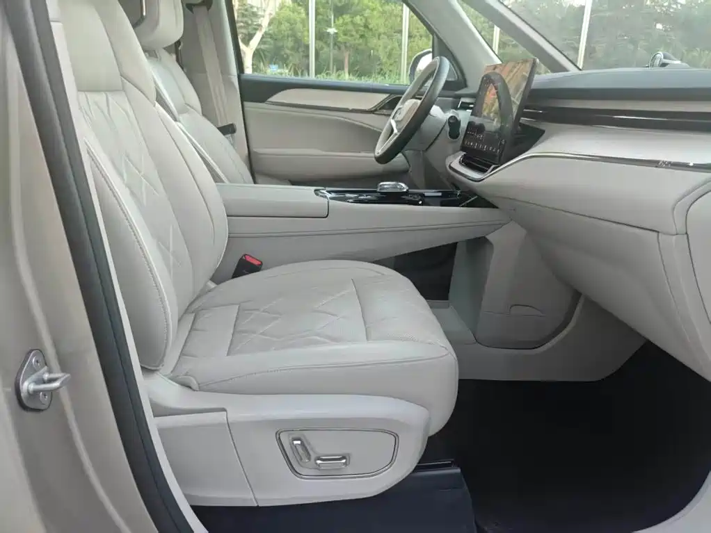 Volvo EM90 — миниатюра 6