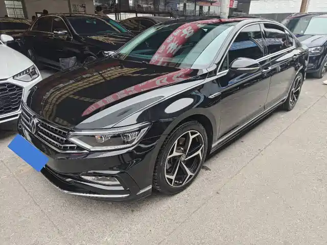 VOLKSWAGEN MAGOTAN 2023