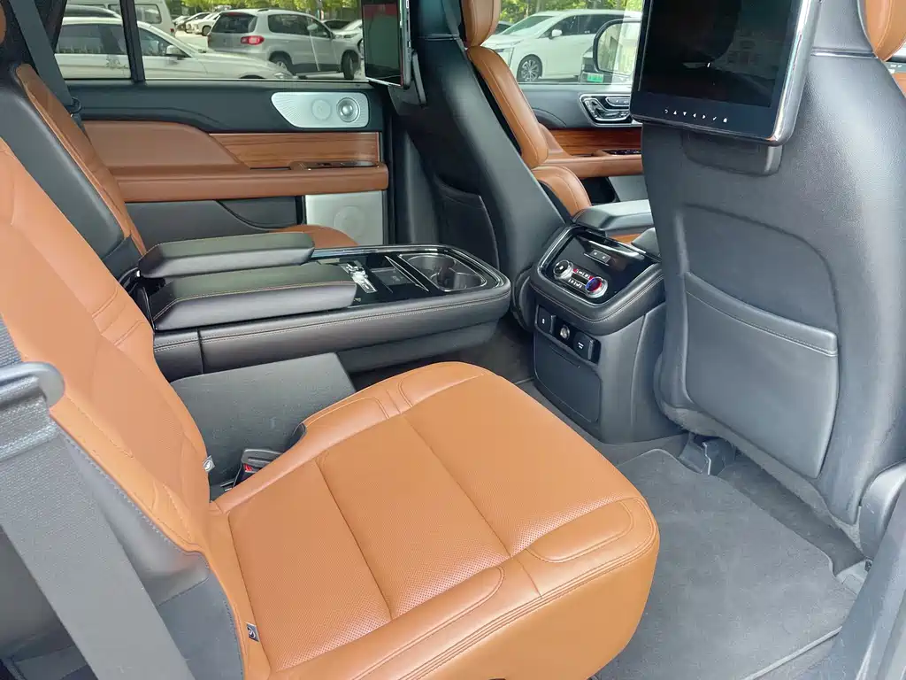 Lincoln Navigator — миниатюра 8