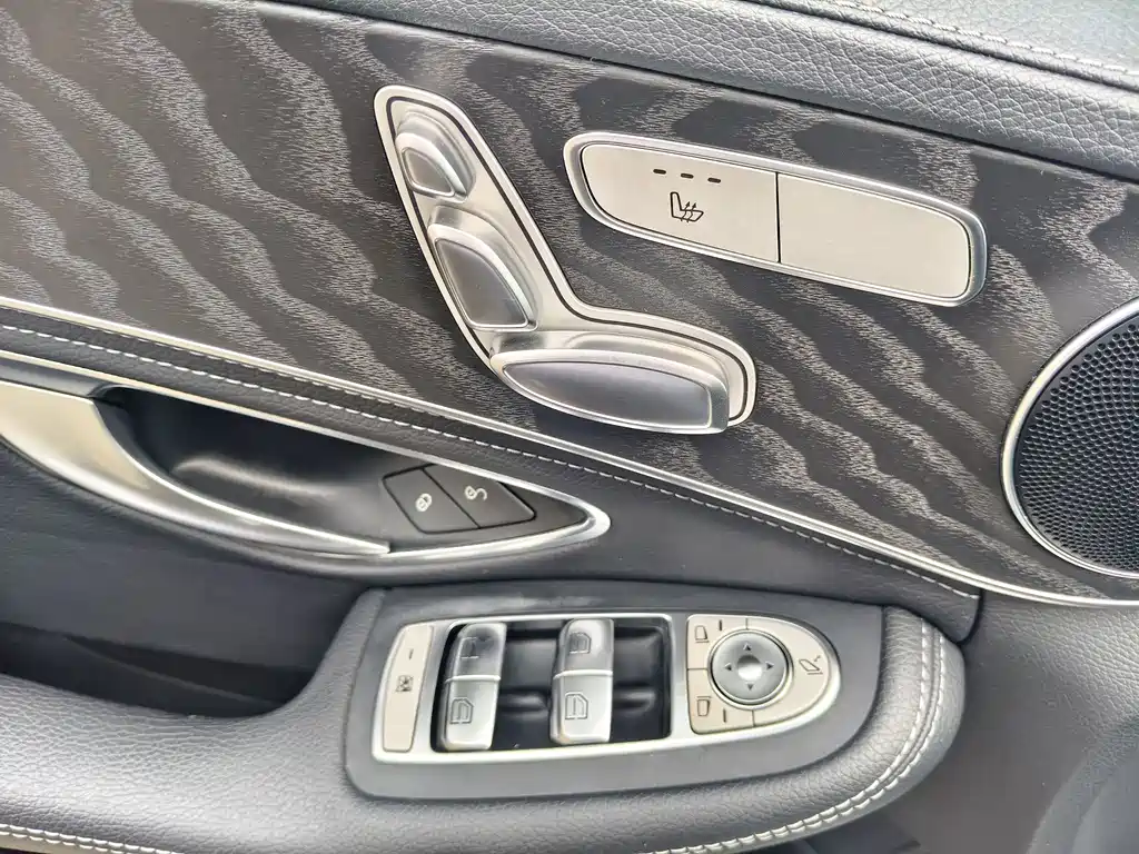 Mercedes-Benz C-Class — миниатюра 16