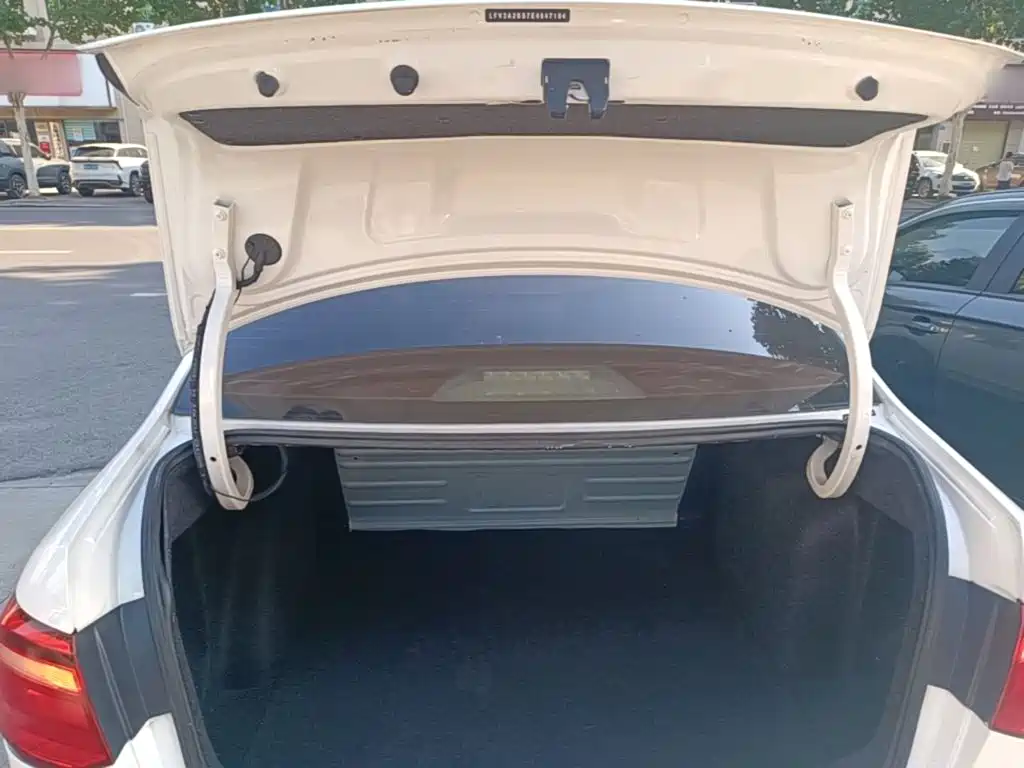 Volkswagen Jetta — миниатюра 19