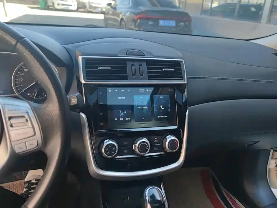 Nissan Tiida — миниатюра 13