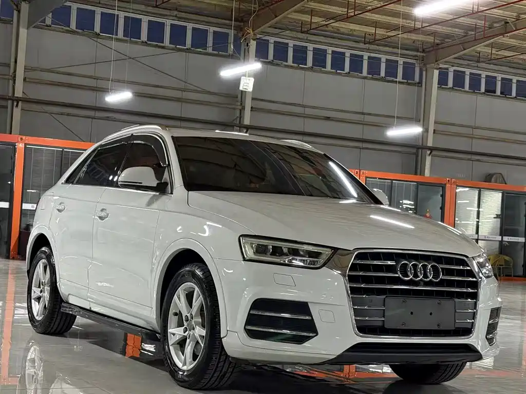 AUDI  Q3