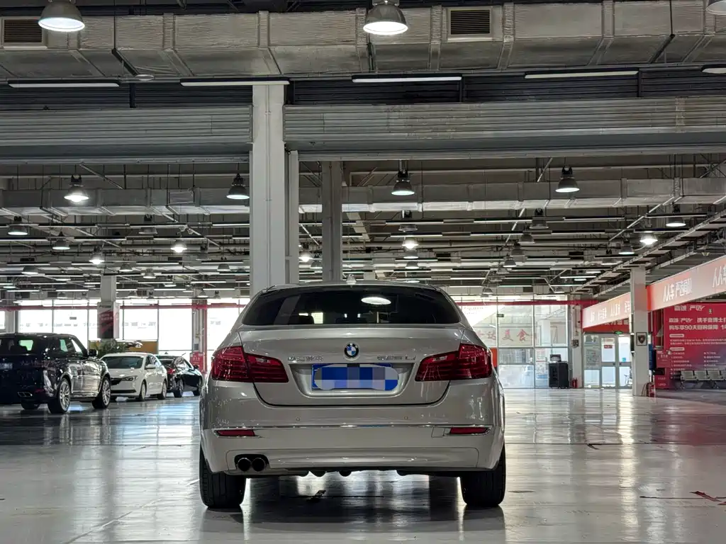 BMW 5 Series — миниатюра 4