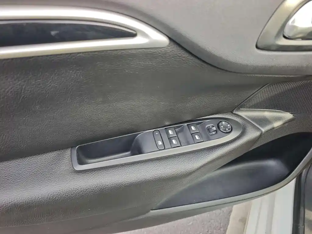 Citroen C4L — миниатюра 5