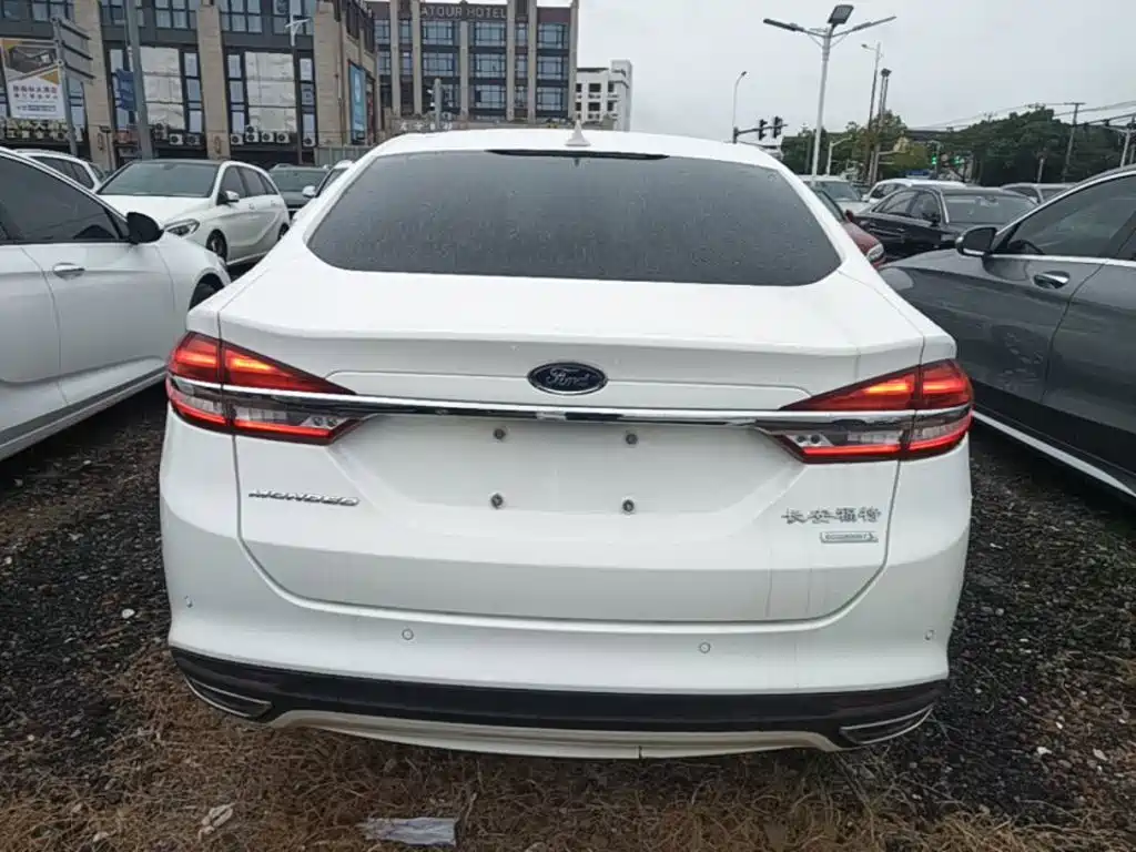 Ford Mondeo — миниатюра 6