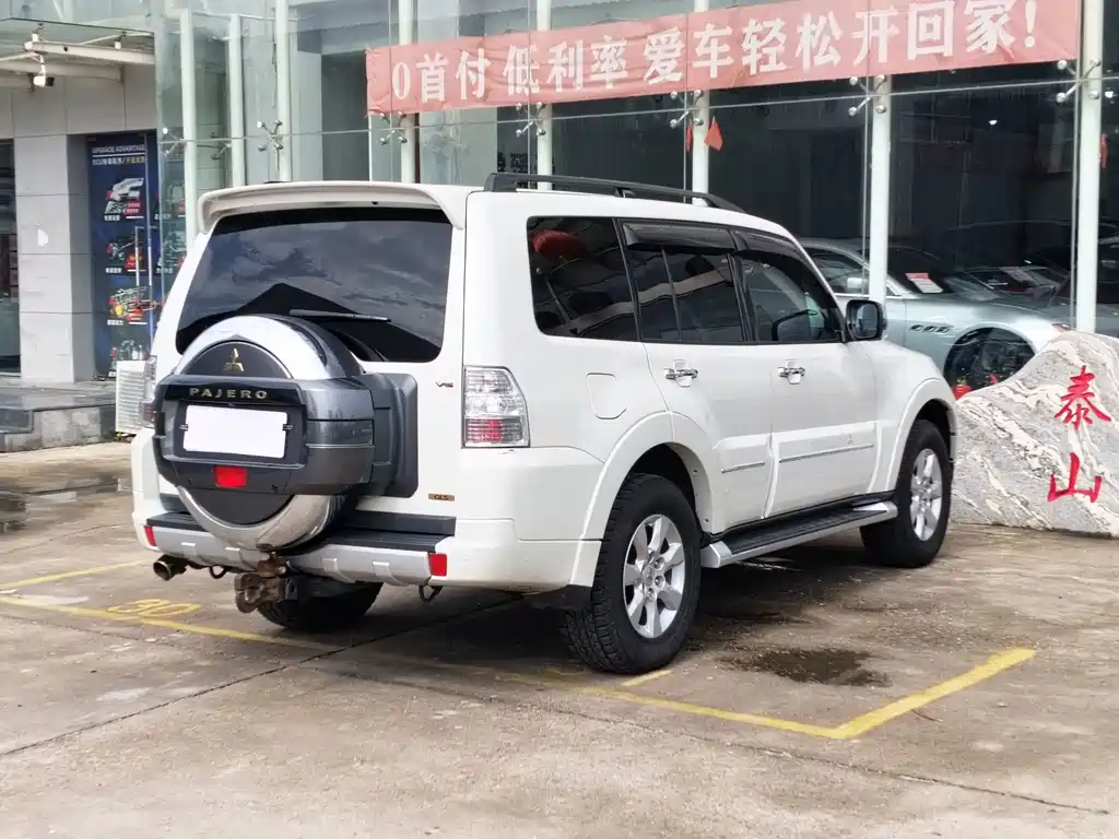 Mitsubishi Pajero (Import) — миниатюра 12