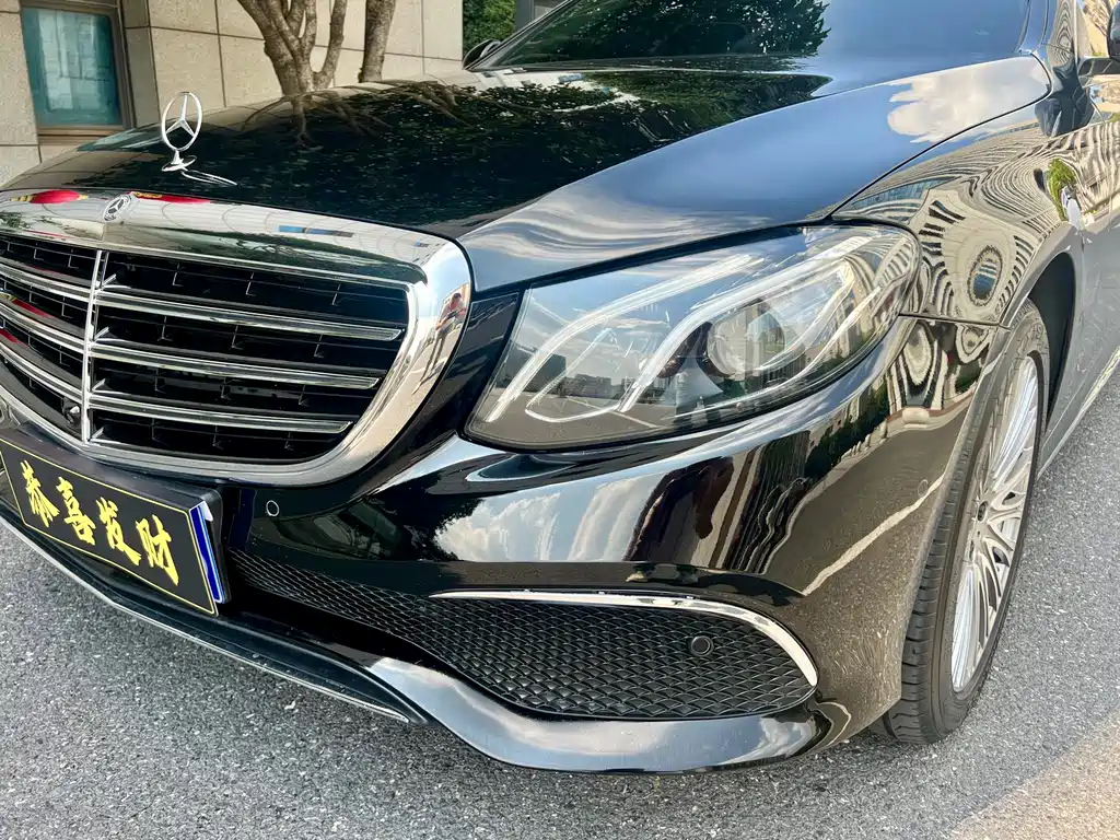 Mercedes-Benz E-Class — миниатюра 7