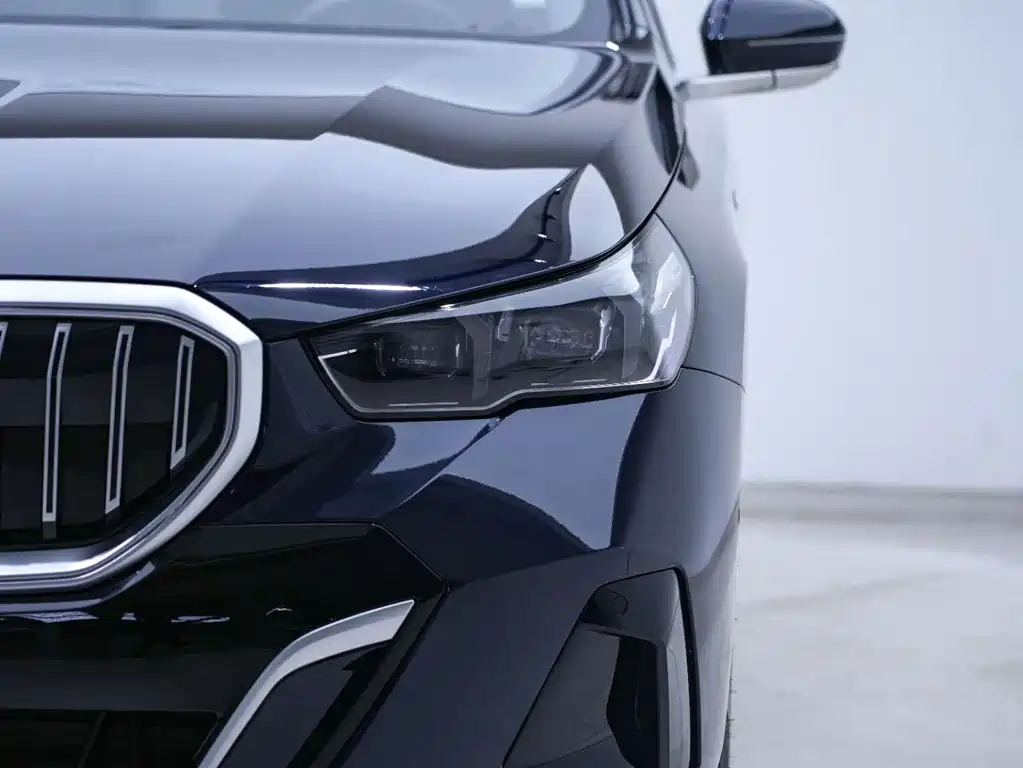 BMW 5 Series — миниатюра 8