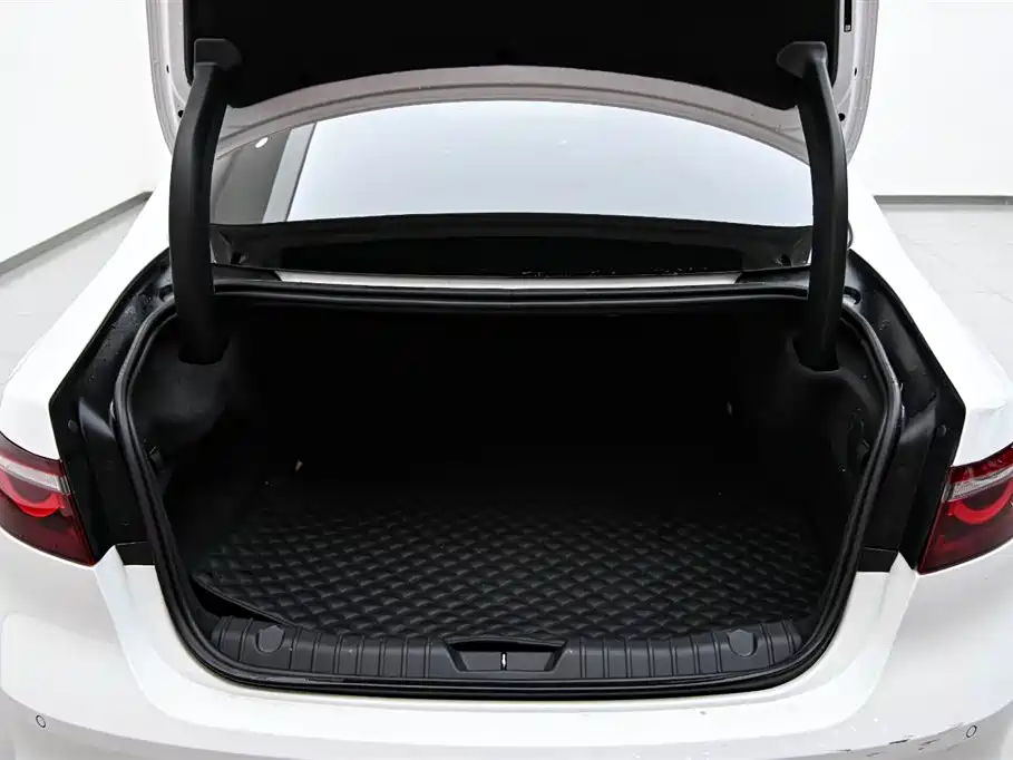 Jaguar XFL — фотографии объявления, Фото 32