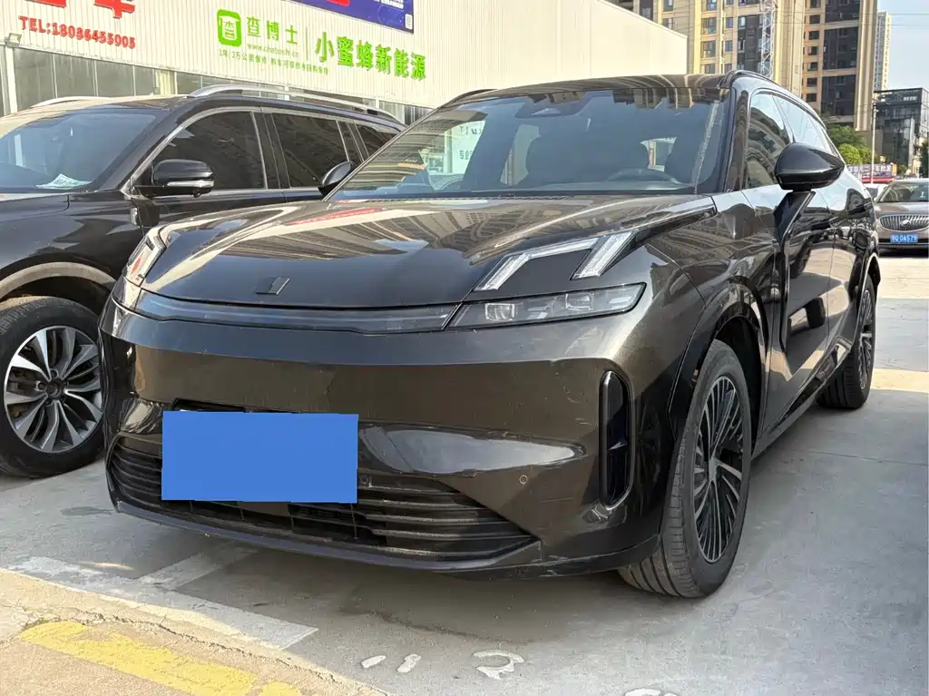 Lynk & Co 08 EM-P 2024