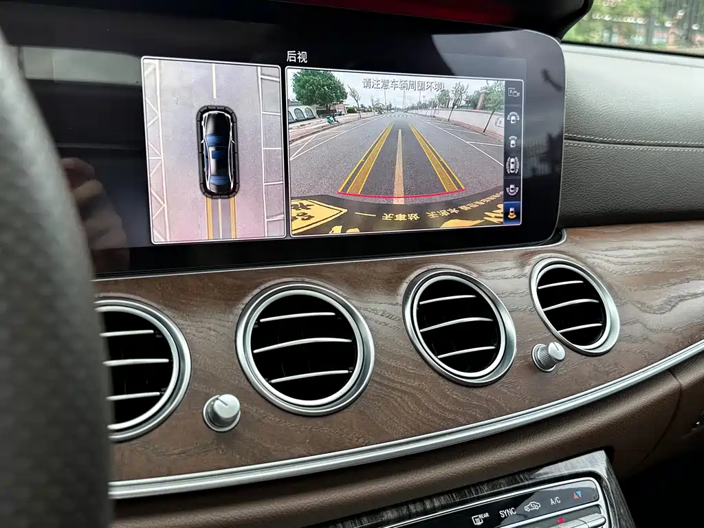 Mercedes-Benz E-Class — миниатюра 10