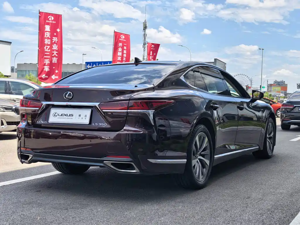 Lexus LS — миниатюра 13