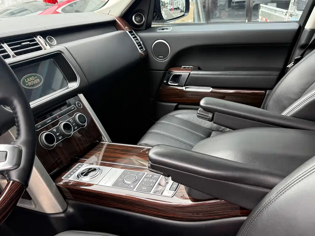 Land Rover Range Rover — миниатюра 9