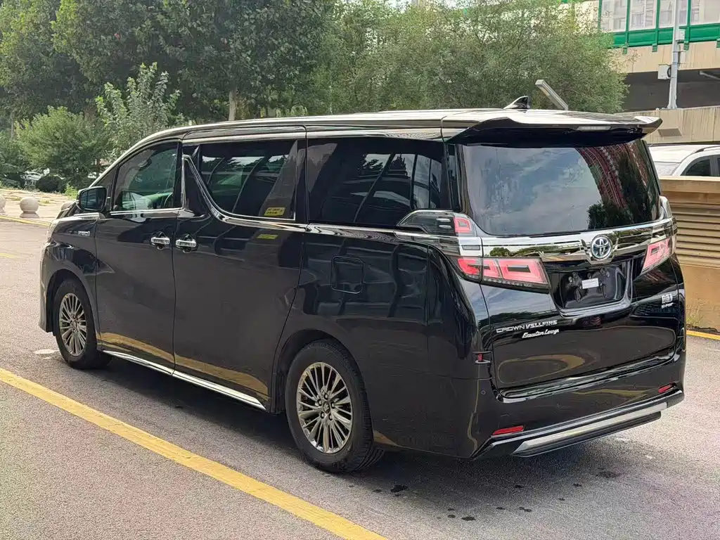 Toyota Vellfire — миниатюра 5