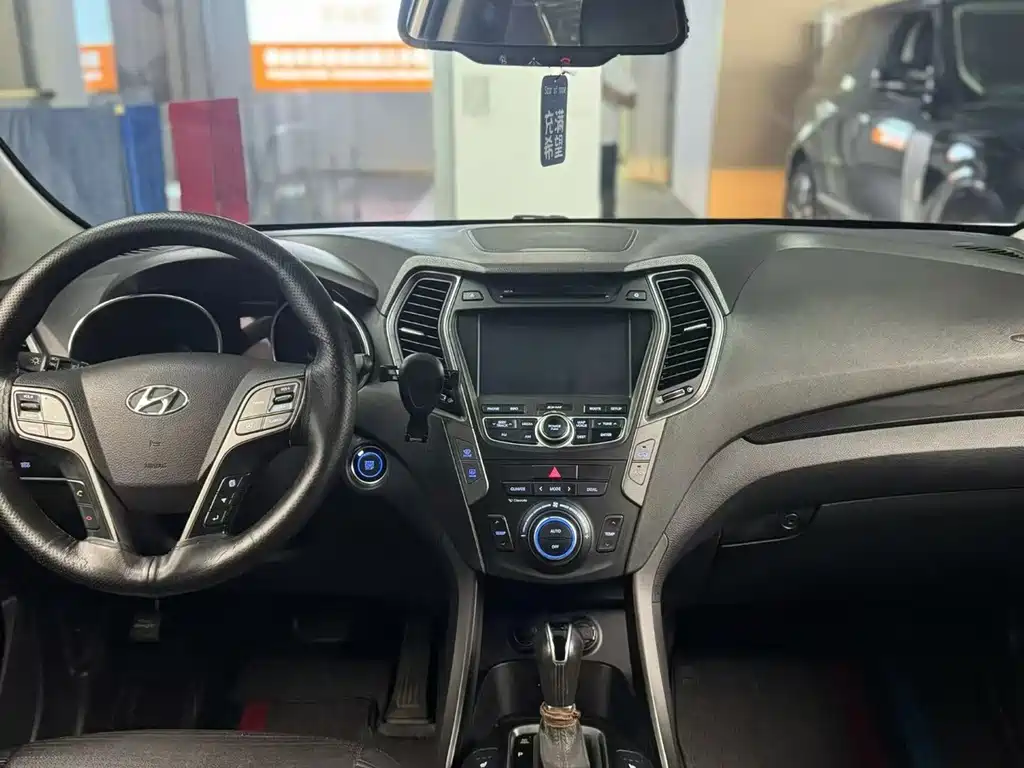 Hyundai Santa Fe (Import) — миниатюра 5