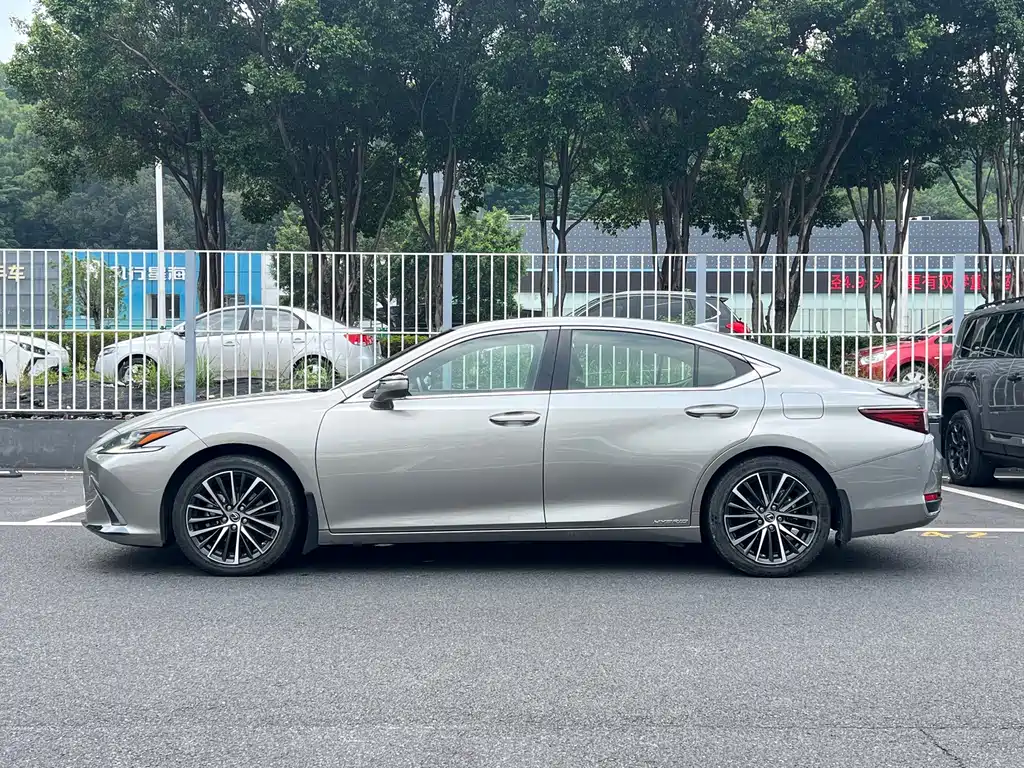 Lexus ES — миниатюра 5