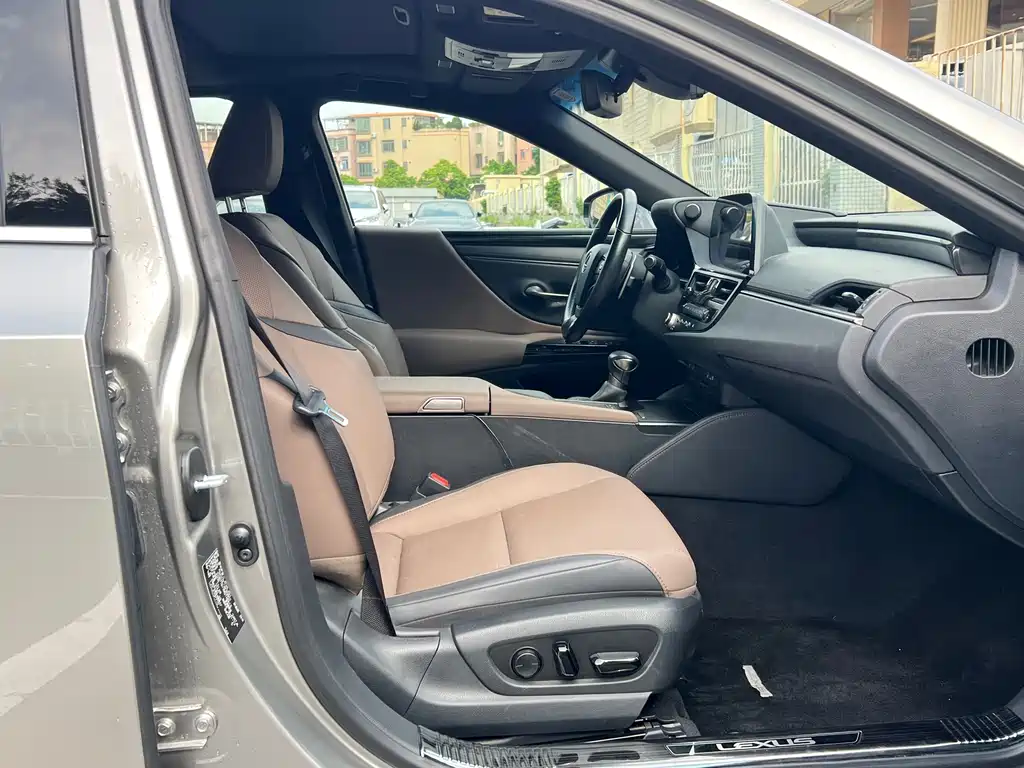 Lexus ES — миниатюра 15