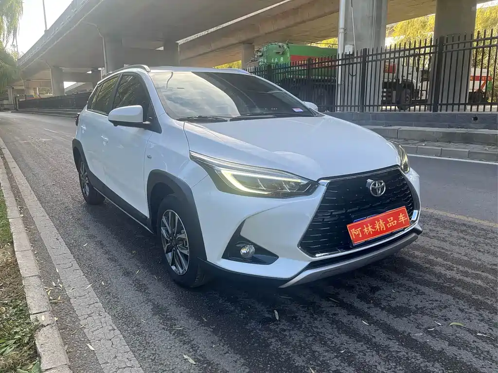 Toyota Yaris L — миниатюра 2