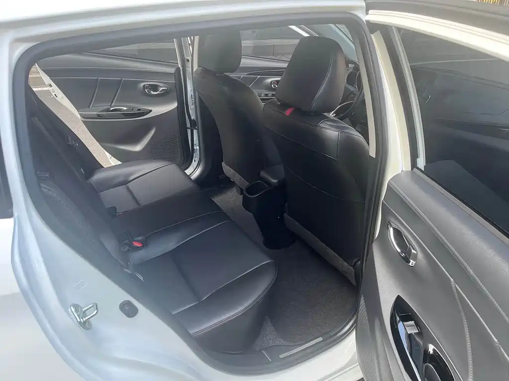 Toyota Yaris L — миниатюра 10